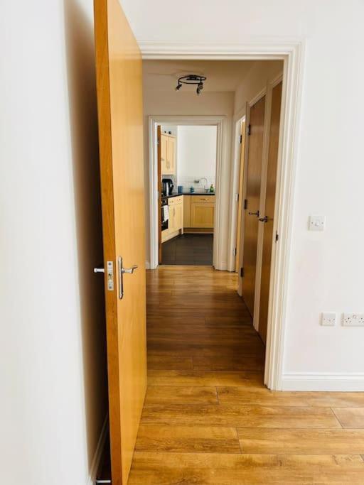 Bright And Calm Apartment - Watford Watford  Eksteriør billede