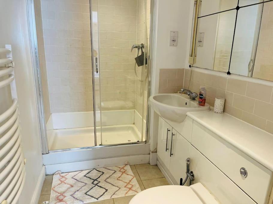 Bright And Calm Apartment - Watford Watford  Eksteriør billede