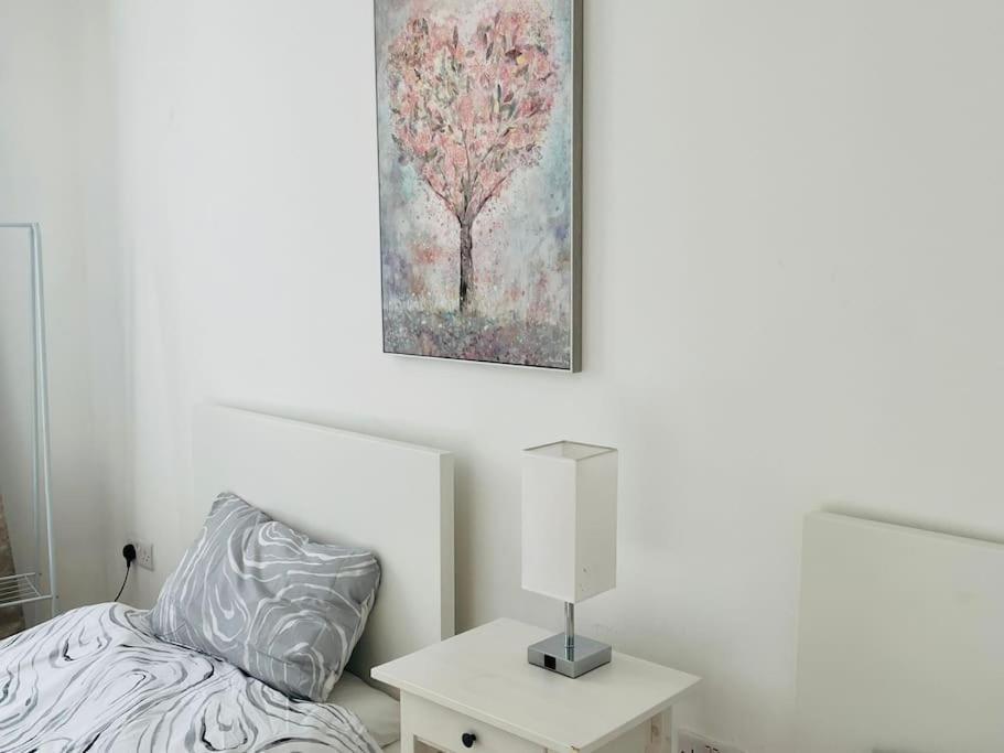 Bright And Calm Apartment - Watford Watford  Eksteriør billede